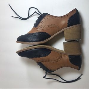 Women's navy & brown oxfords size 6.5 US